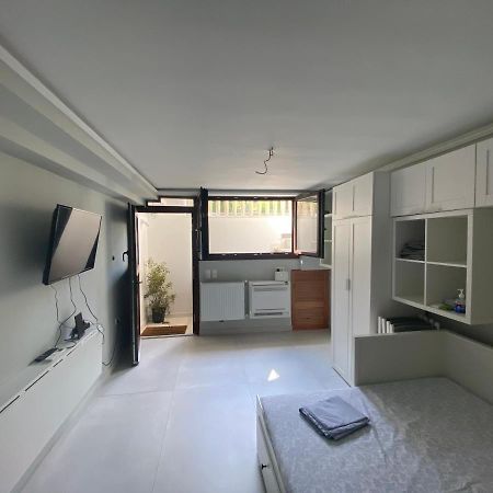 Minimalist Studio Behind Hilton Hotel Atenas Exterior foto